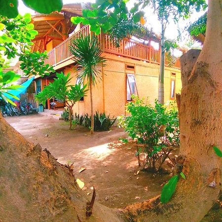 Hotel Lima Bintang Gili Trawangan Esterno foto