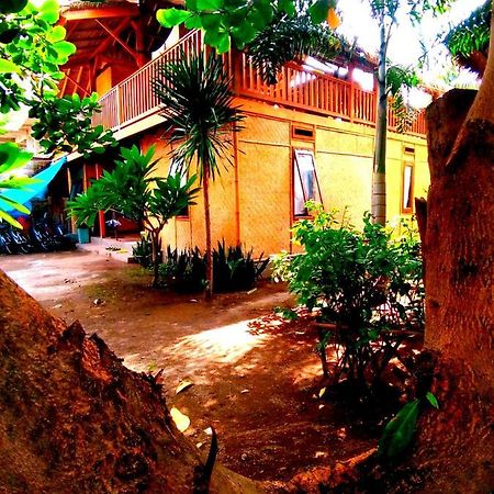 Hotel Lima Bintang Gili Trawangan Esterno foto