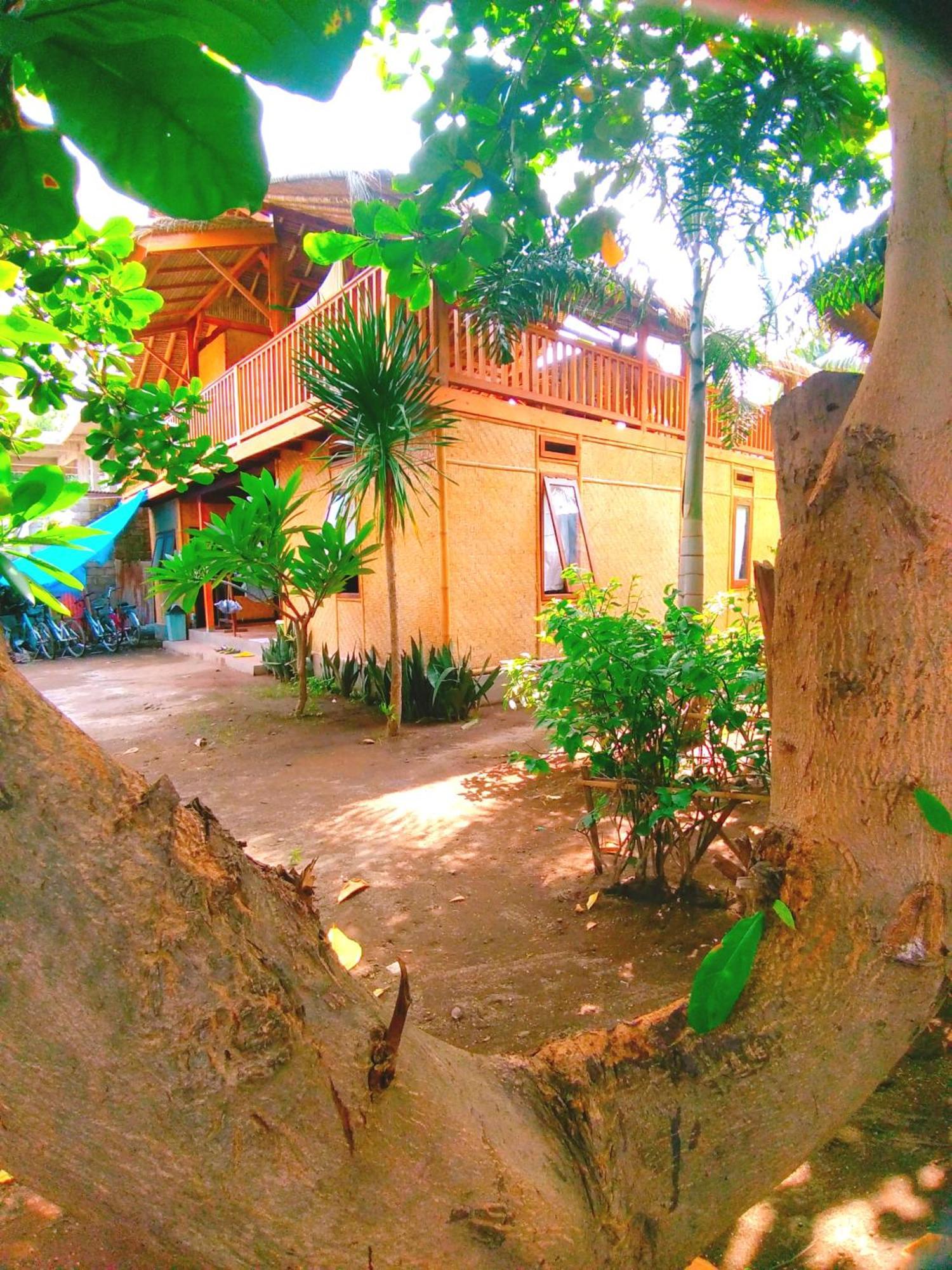 Hotel Lima Bintang Gili Trawangan Esterno foto