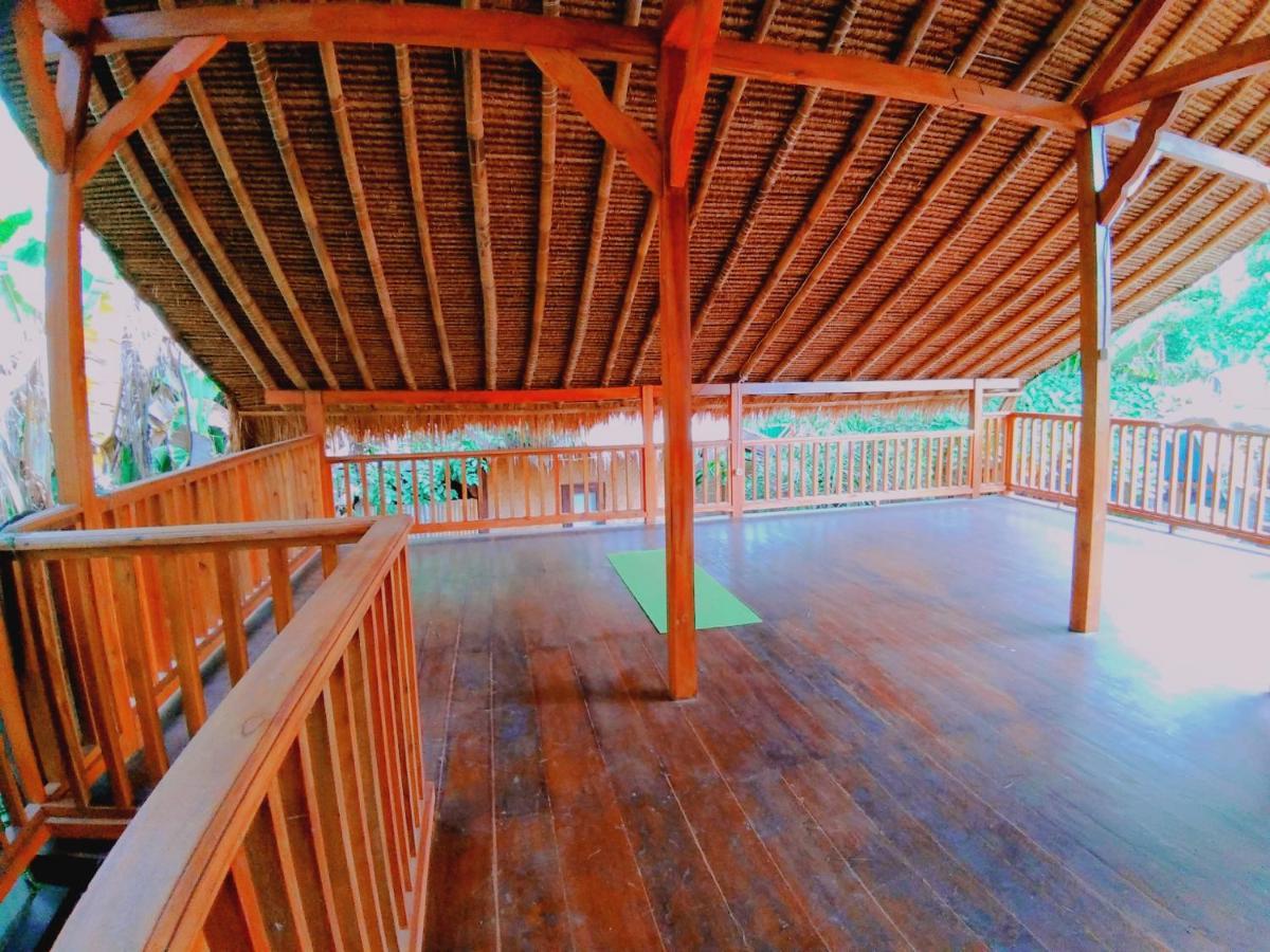 Hotel Lima Bintang Gili Trawangan Esterno foto