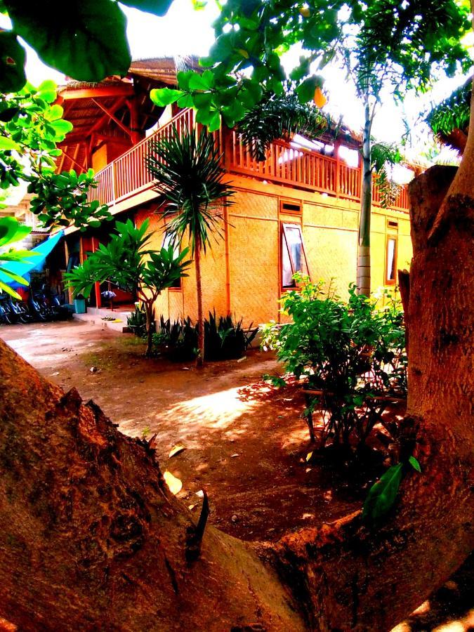 Hotel Lima Bintang Gili Trawangan Esterno foto