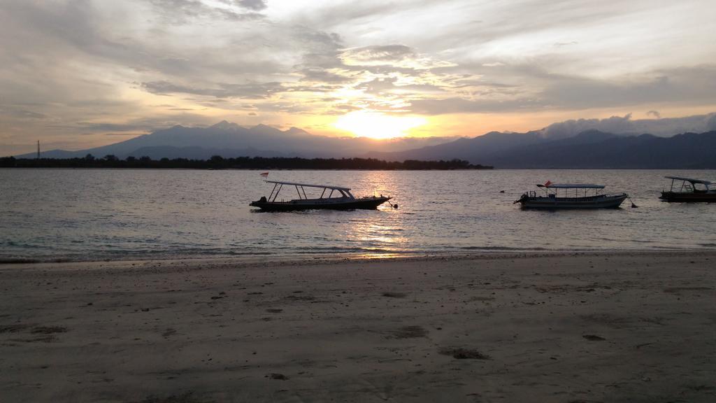 Hotel Lima Bintang Gili Trawangan Esterno foto