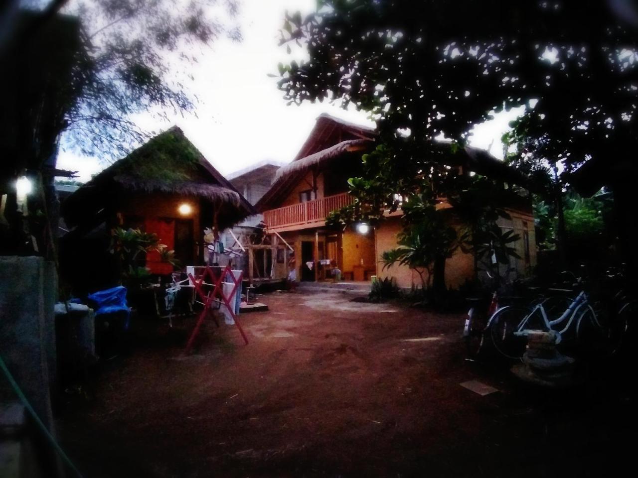 Hotel Lima Bintang Gili Trawangan Esterno foto